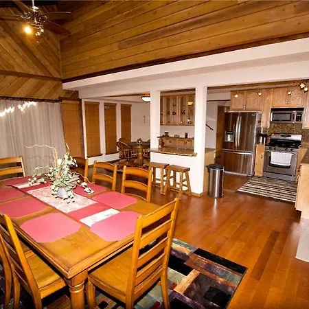 Dancing Kokopellis Three-Bedroom Holiday Home